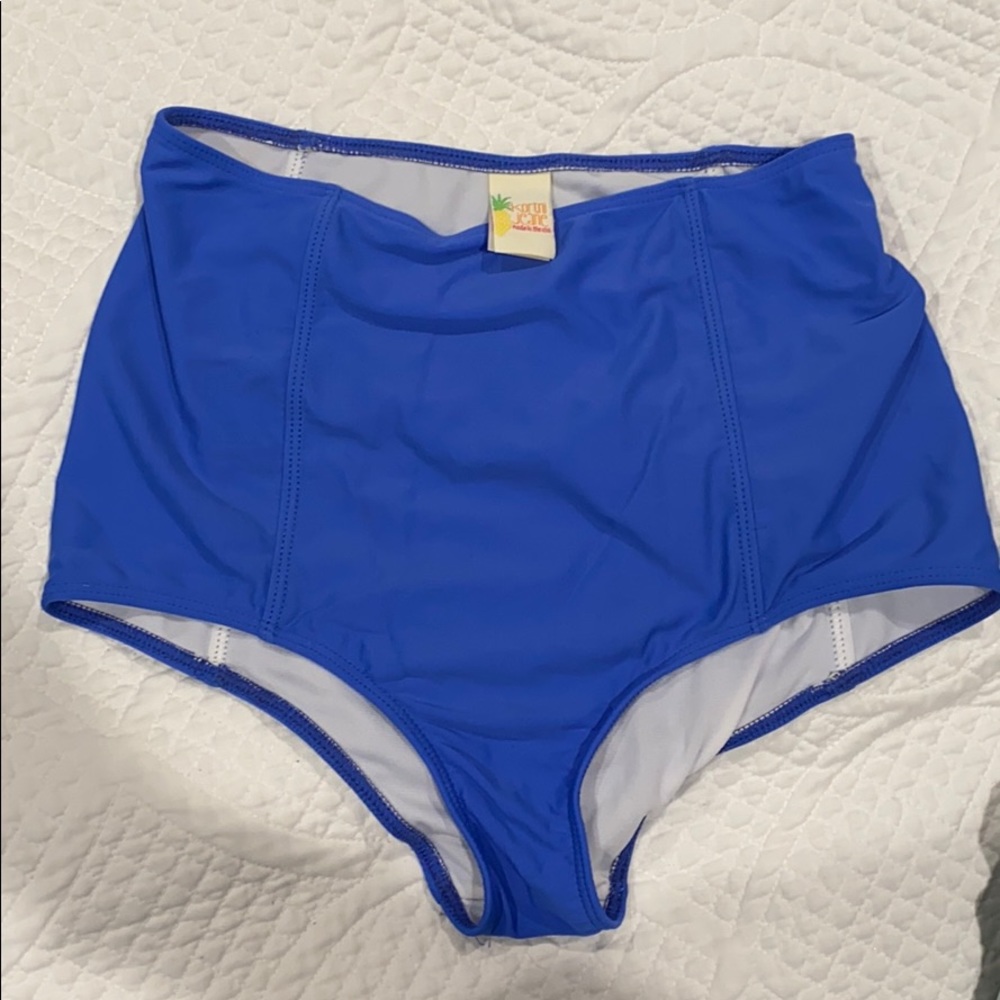 Kortnie Jeanne small bottom